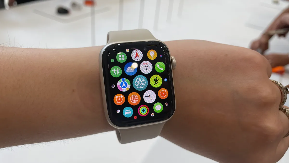 The Evolution of the Apple Watch: A Comprehensive Review of Innovation and Impact